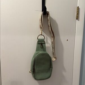 Pink Lily Green Crossbody Bag